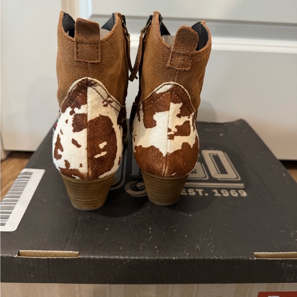 DINGO Buck The Rules Cowgirl Boot, Ankle Cow Print Comfortable Statement - Picture 2 of 6